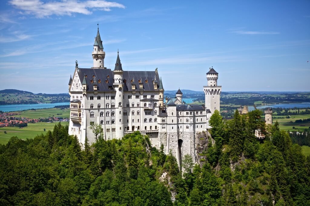 Castillo de Neuschwanstein en Baviera, Alemania - Cuentos de hadas alemanes