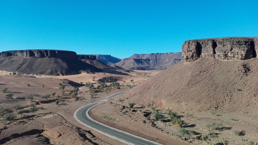 Tren minero atravesando el desierto de Mauritania - Aventura única en Mauritania