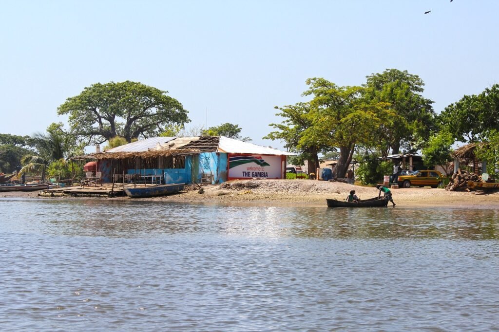 Exuberante paisaje del río Gambia - Explorando la serenidad de Gambia